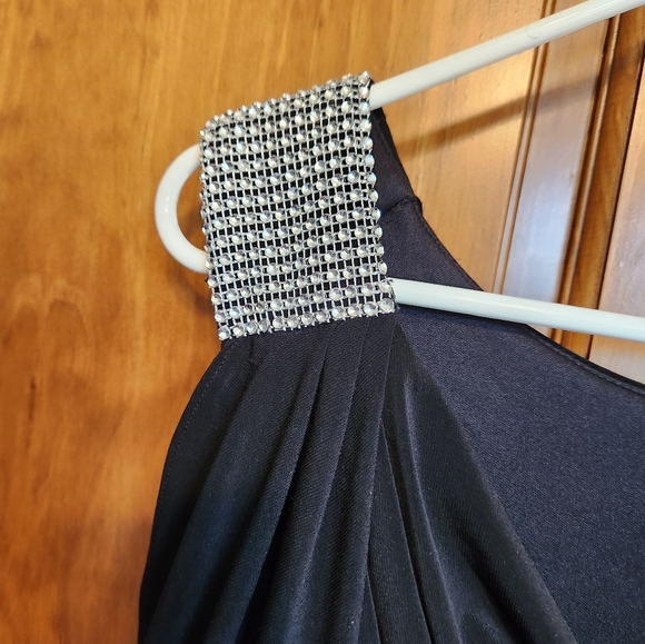 Scarlett Black Dress w Silver Accent Shoulders.  Size 4.  Wrinkle free. - Picture 2 of 5